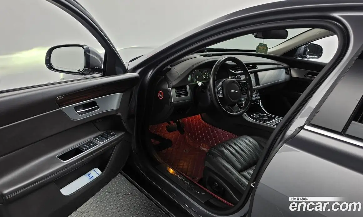 Jaguar XF 2017 2.0 автомат (гидро), фото 10