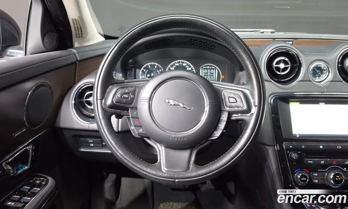 Jaguar XJ 2016 2.0 автомат (гидро), фото 13