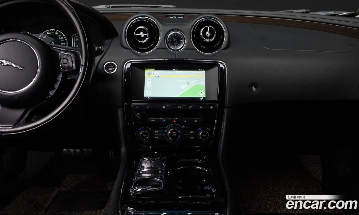 Jaguar XJ 2016 2.0 автомат (гидро), фото 14