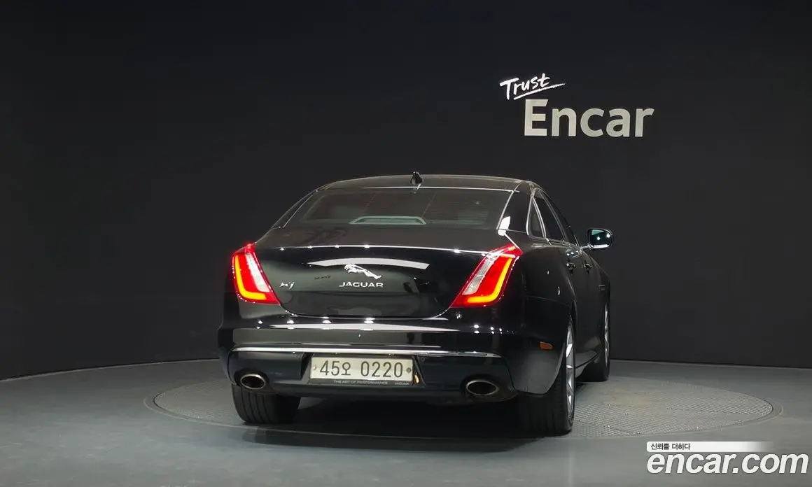 Jaguar XJ 2016 2.0 автомат (гидро), фото 4