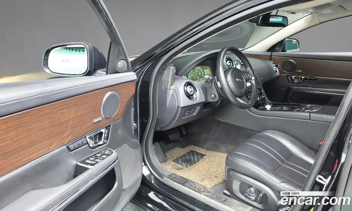 Jaguar XJ 2016 2.0 автомат (гидро), фото 10