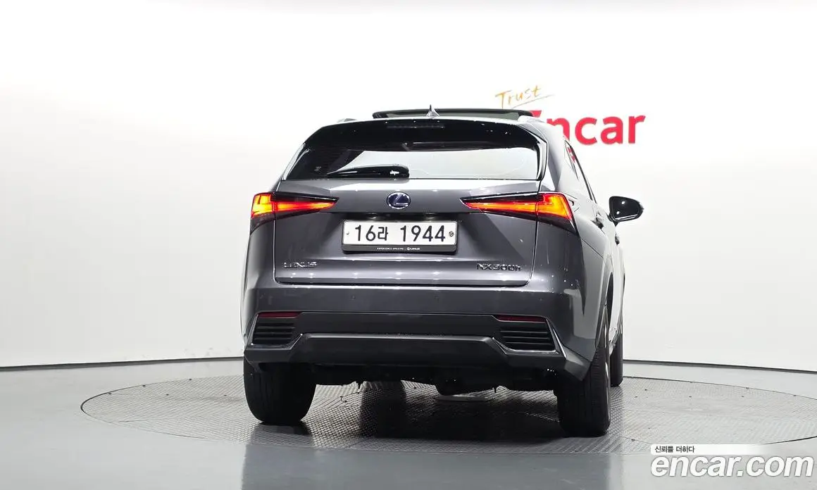Lexus NX 2017 2.5 автомат (гидро), фото 4
