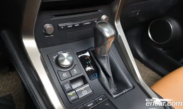 Lexus NX 2017 2.5 автомат (гидро), миниатюра 9