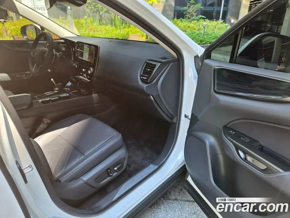 Lexus NX 2025 2.5 автомат (гидро), фото 13