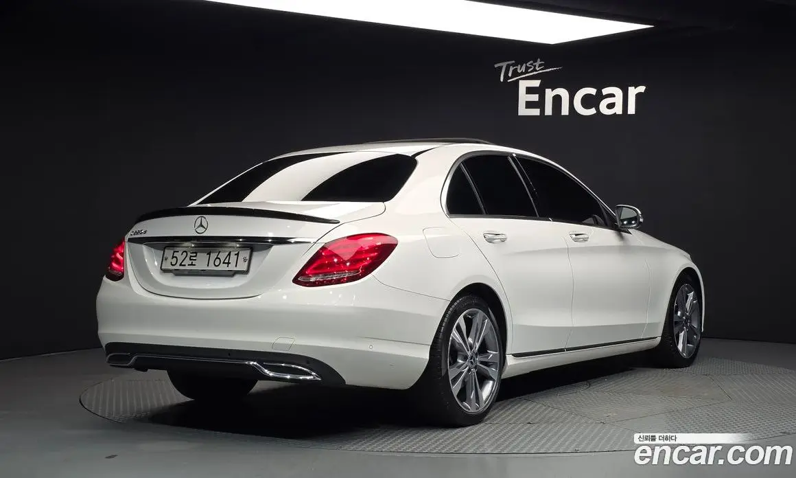Mercedes-Benz C-Class 2017 2.1 автомат (гидро), фото 2 Mercedes-Benz C-Class 2017 2.1 автомат (гидро), фото 2