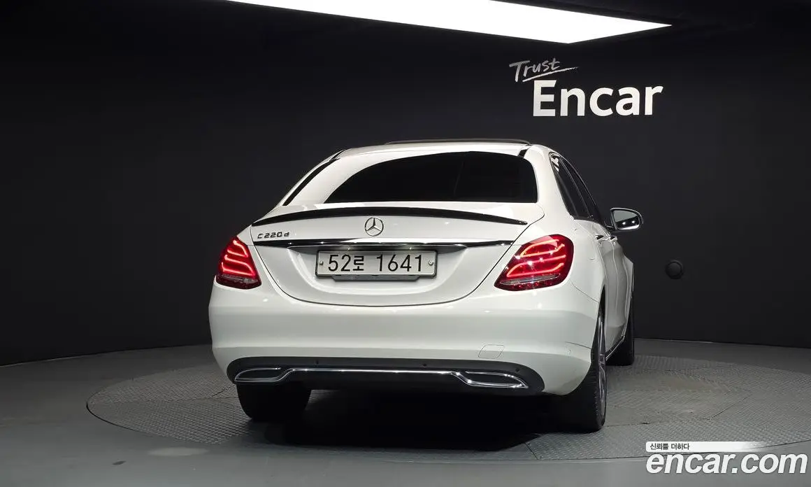 Mercedes-Benz C-Class 2017 2.1 автомат (гидро), фото 4 Mercedes-Benz C-Class 2017 2.1 автомат (гидро), фото 4