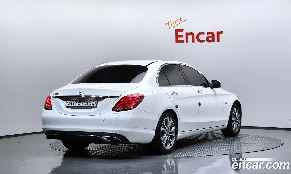 Mercedes-Benz C-Class 2018 2.0 автомат (гидро), фото 2 Mercedes-Benz C-Class 2018 2.0 автомат (гидро), фото 2