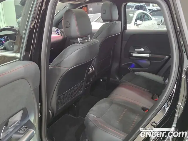Mercedes-Benz GLA-Class 2025 2.0 автомат (гидро), миниатюра 12