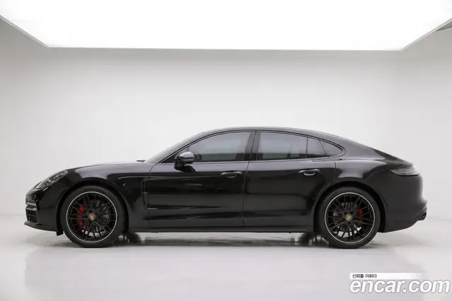 Porsche Panamera, 2021, 27 700 км
