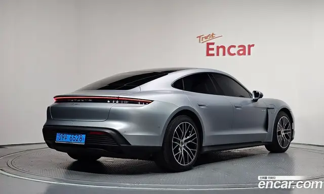 Porsche Taycan 2025 0.1 автомат (гидро), миниатюра 2
