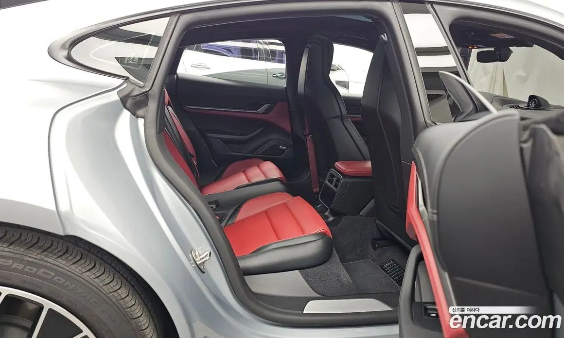 Porsche Taycan 2025 0.1 автомат (гидро), фото 12
