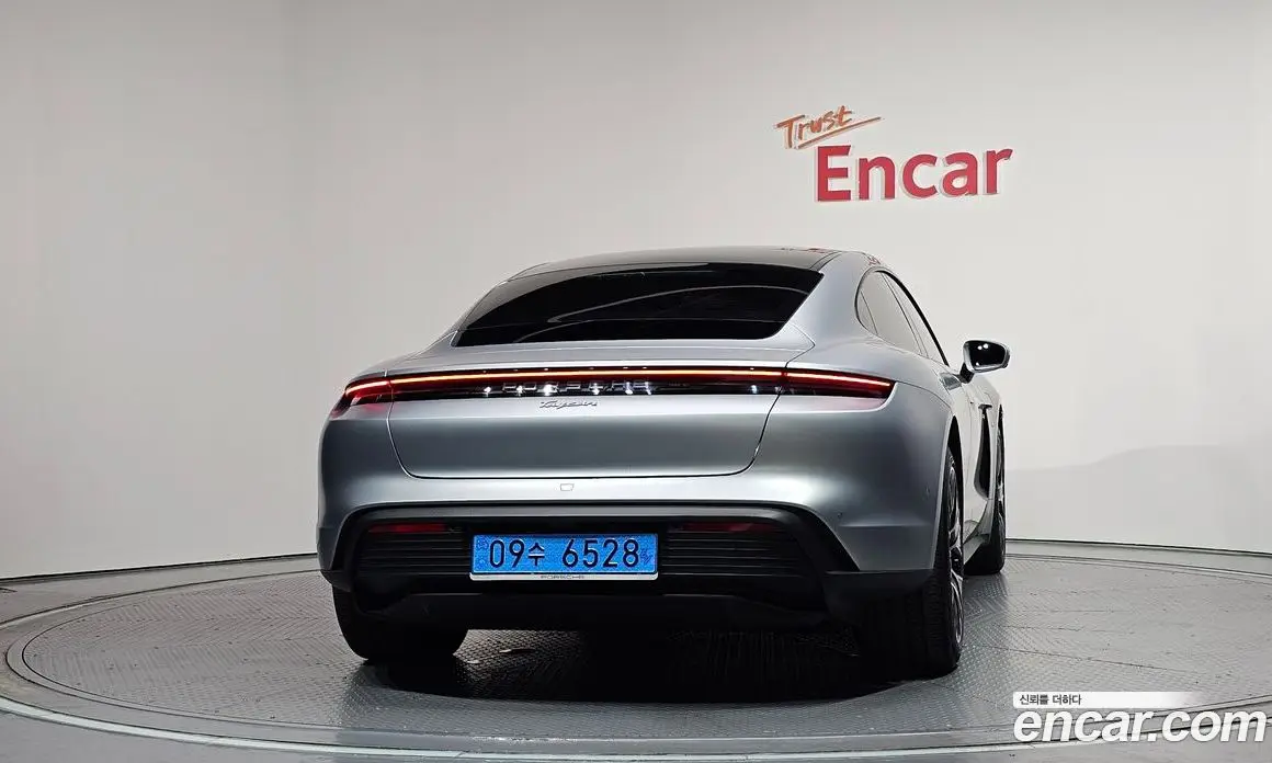 Porsche Taycan 2025 0.1 автомат (гидро), фото 4