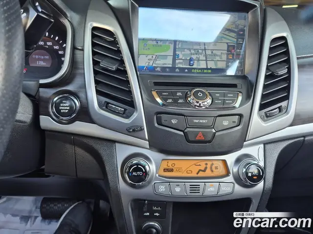 SsangYong Korando 2014 2.0 автомат (гидро), миниатюра 11