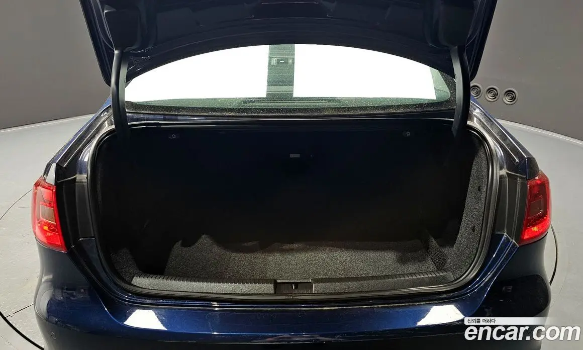 Volkswagen Jetta 2014 1.6 автомат (гидро), фото 20 Volkswagen Jetta 2014 1.6 автомат (гидро), фото 20