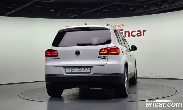 Volkswagen Tiguan 2013 2.0 автомат (гидро), миниатюра 4