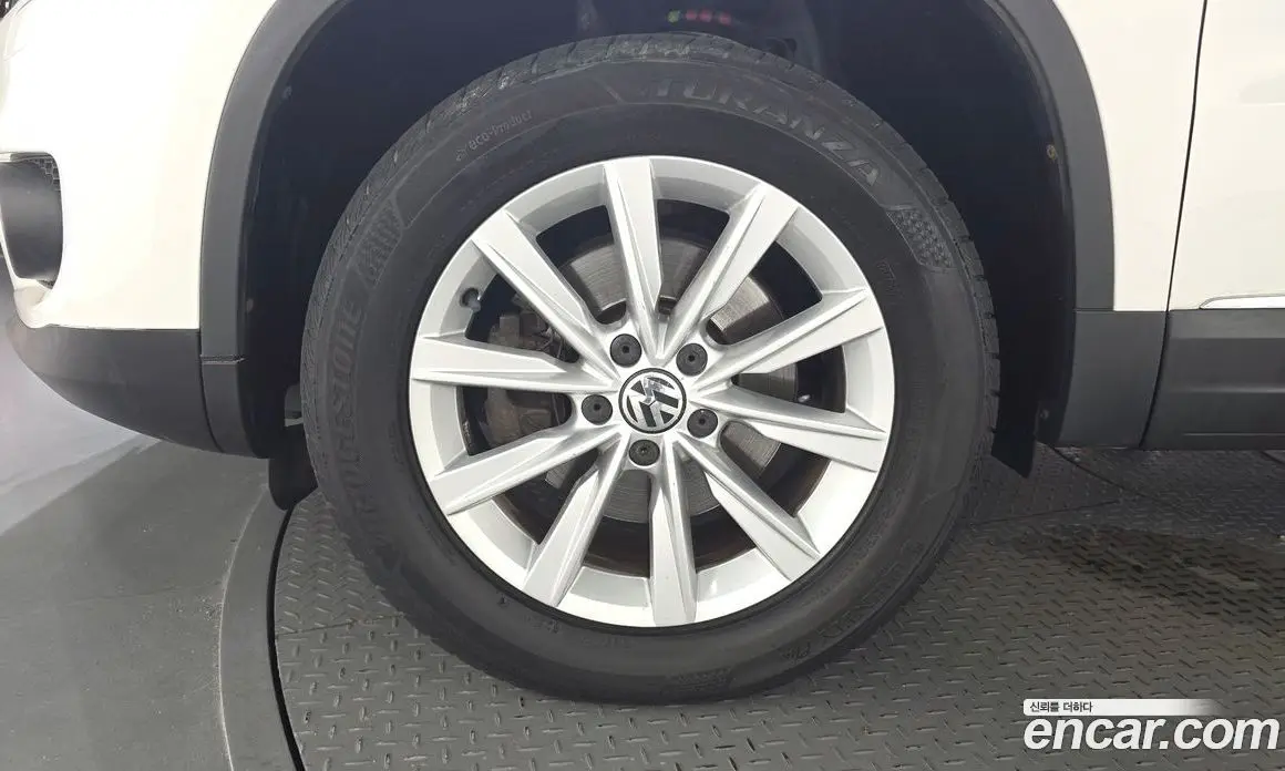 Volkswagen Tiguan 2013 2.0 автомат (гидро), фото 5