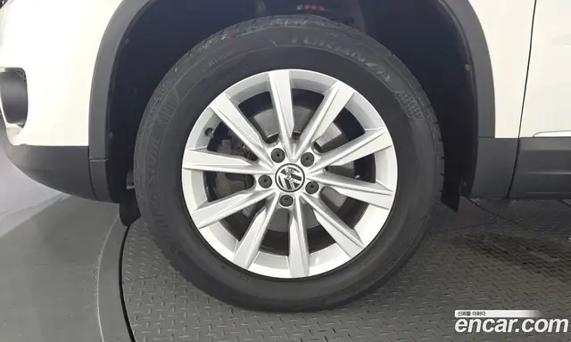 Volkswagen Tiguan 2013 2.0 автомат (гидро), миниатюра 5