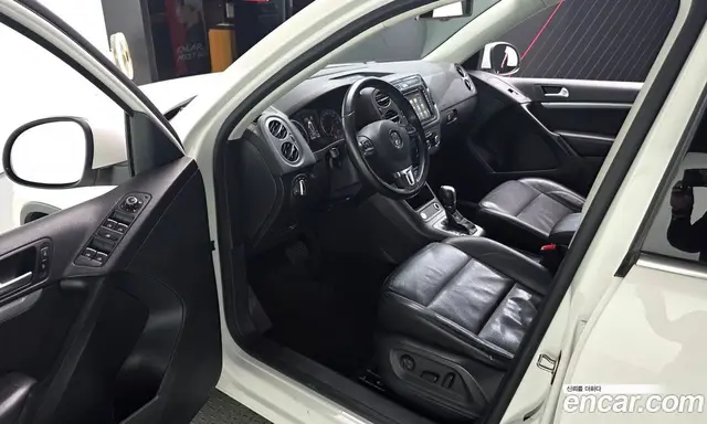 Volkswagen Tiguan 2013 2.0 автомат (гидро), миниатюра 10