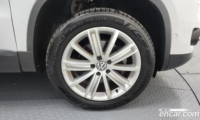 Volkswagen Tiguan 2015 2.0 автомат (гидро), миниатюра 5