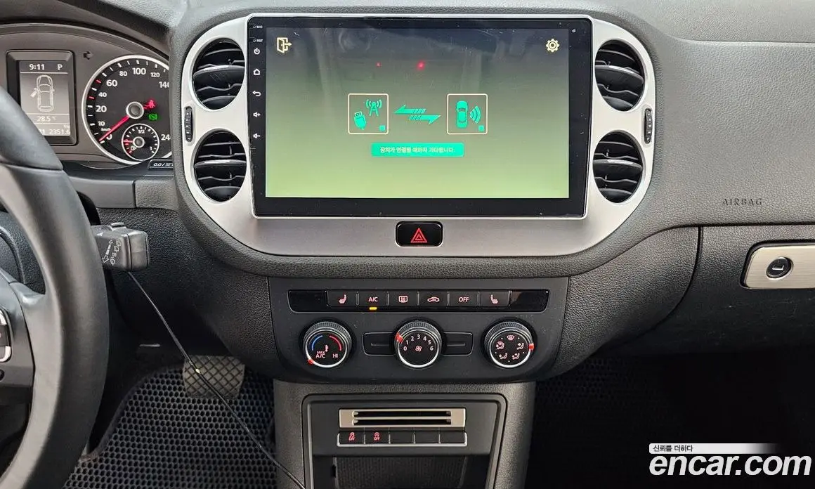Volkswagen Tiguan 2015 2.0 автомат (гидро), фото 14