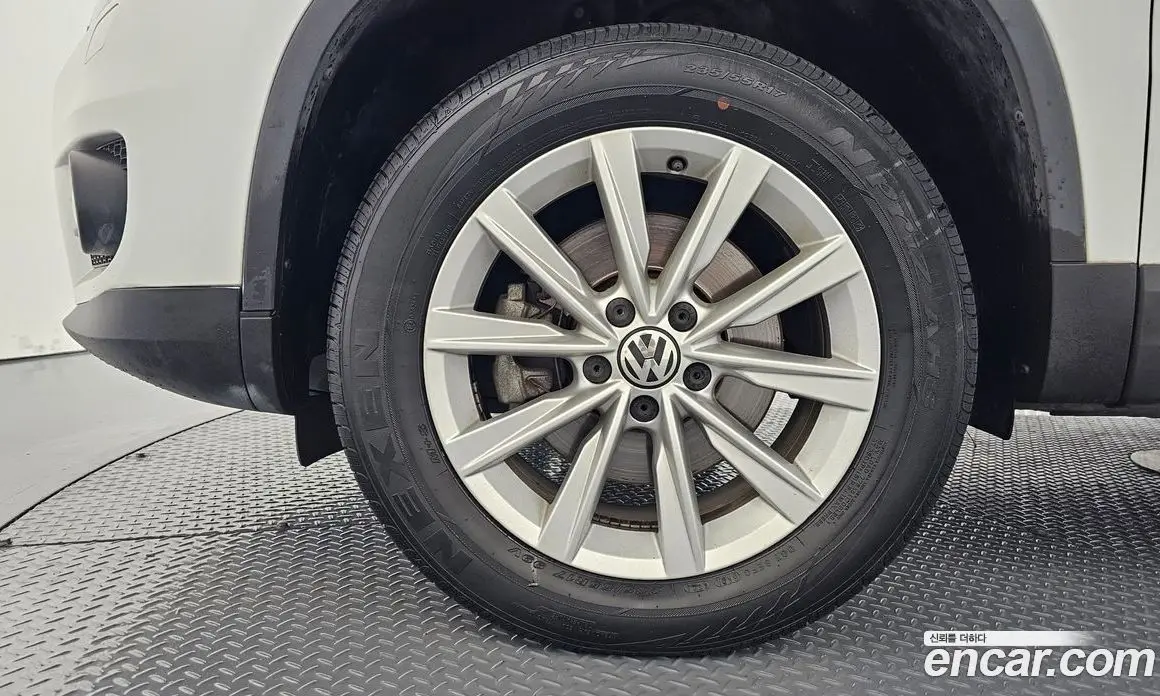 Volkswagen Tiguan 2015 2.0 автомат (гидро), фото 5