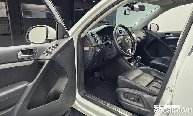 Volkswagen Tiguan 2015 2.0 автомат (гидро), миниатюра 10