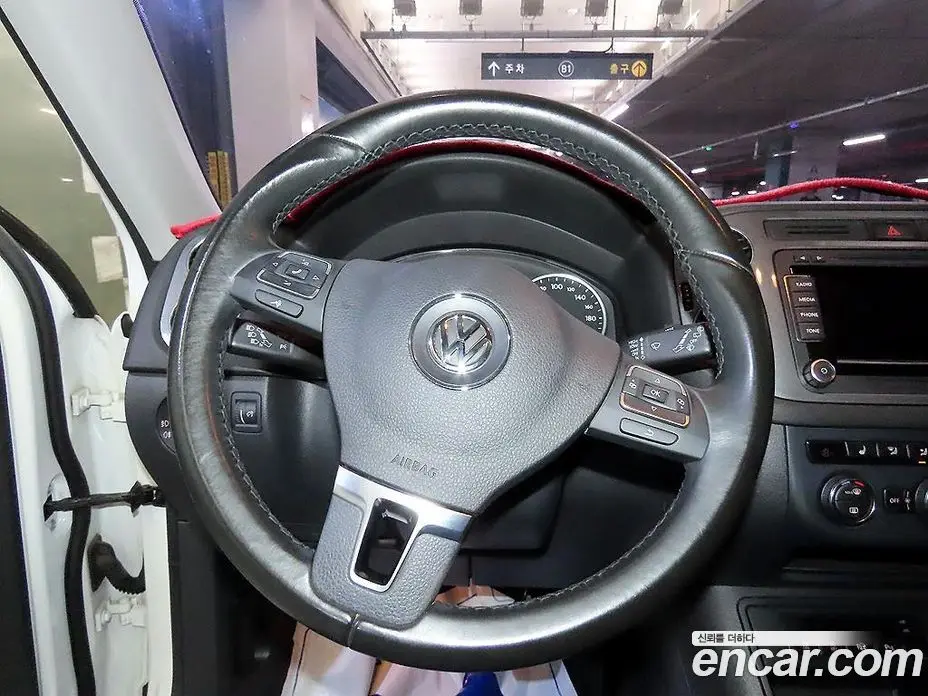 Volkswagen Tiguan 2015 2.0 автомат (гидро), фото 13 Volkswagen Tiguan 2015 2.0 автомат (гидро), фото 13