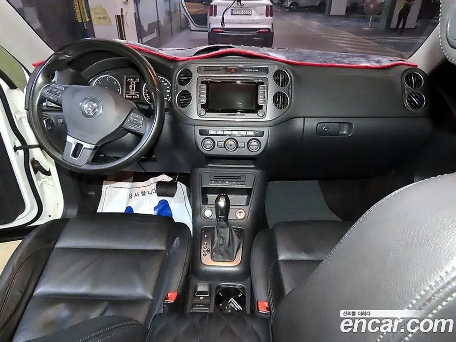 Volkswagen Tiguan 2015 2.0 автомат (гидро), фото 15 Volkswagen Tiguan 2015 2.0 автомат (гидро), фото 15