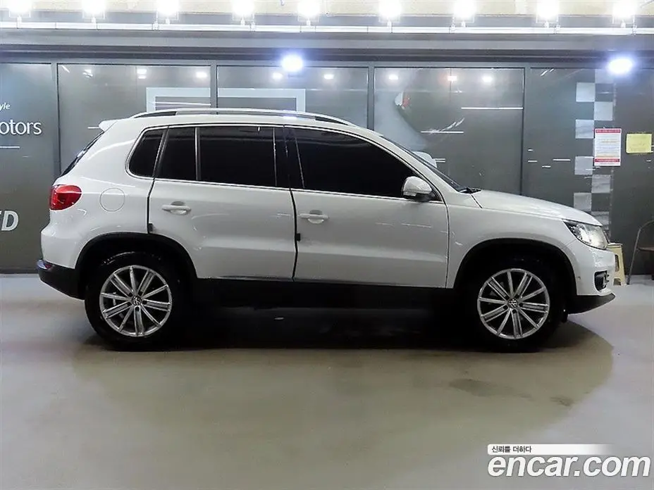 Volkswagen Tiguan 2015 2.0 автомат (гидро), фото 8 Volkswagen Tiguan 2015 2.0 автомат (гидро), фото 8