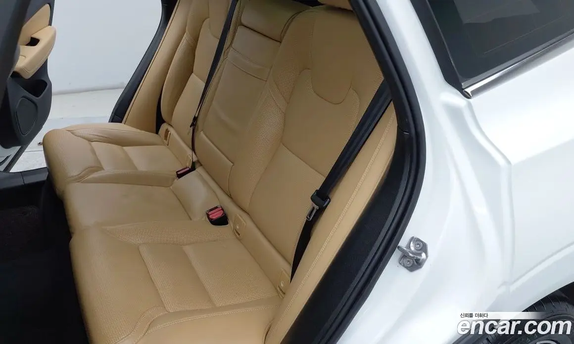 Volvo XC60 2019 2.0 автомат (гидро), фото 13 Volvo XC60 2019 2.0 автомат (гидро), фото 13