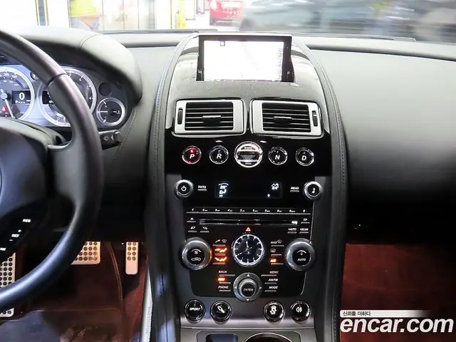 Aston Martin Rapide 2015 5.9 автомат (гидро), миниатюра 11