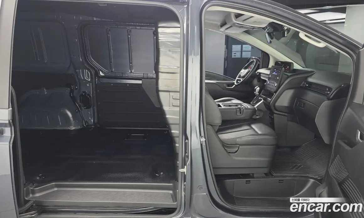 Hyundai Staria 2023 2.2 автомат (гидро), фото 11