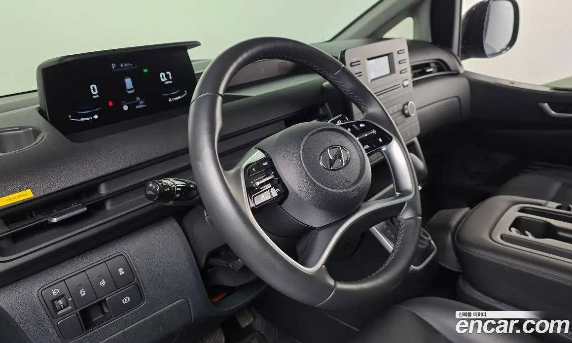 Hyundai Staria 2023 2.2 автомат (гидро), фото 15