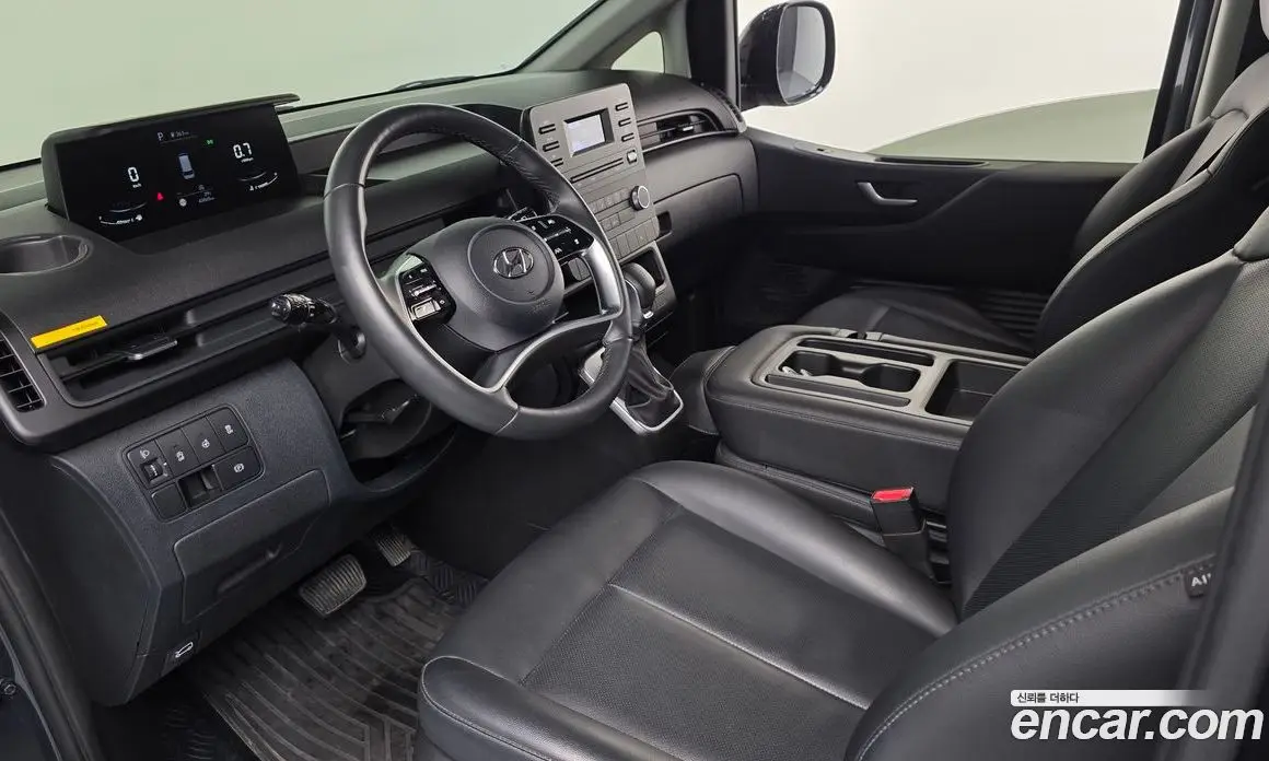 Hyundai Staria 2023 2.2 автомат (гидро), фото 7