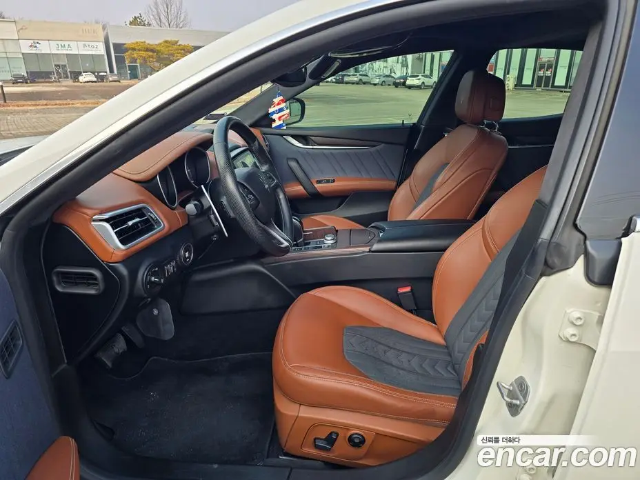 Maserati Ghibli 2017 3.0 автомат (гидро), фото 8 Maserati Ghibli 2017 3.0 автомат (гидро), фото 8