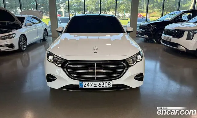 Mercedes-Benz E-Class 2024 3.0 автомат (гидро), миниатюра 3