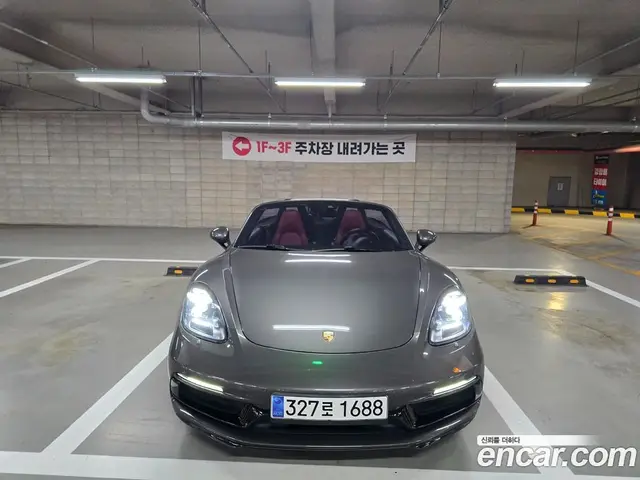 Porsche 718, 2018, 66 800 км