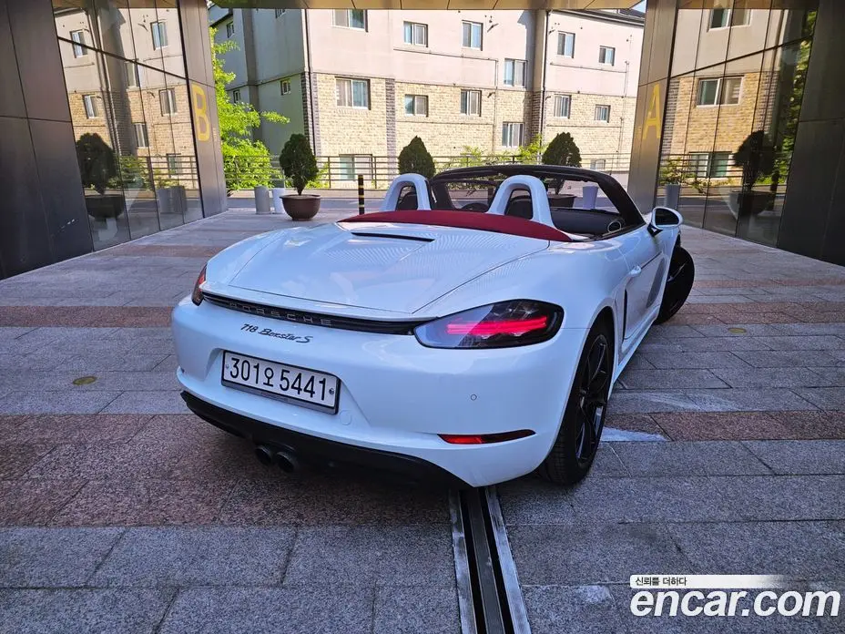 Porsche 718 2018 2.5 автомат (гидро), фото 4 Porsche 718 2018 2.5 автомат (гидро), фото 4