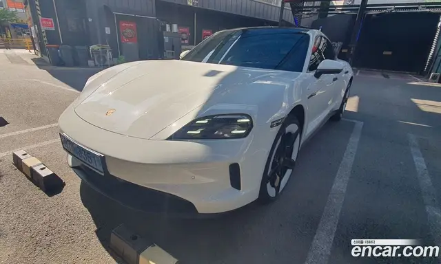 Porsche Taycan, 2025, 6 220 км