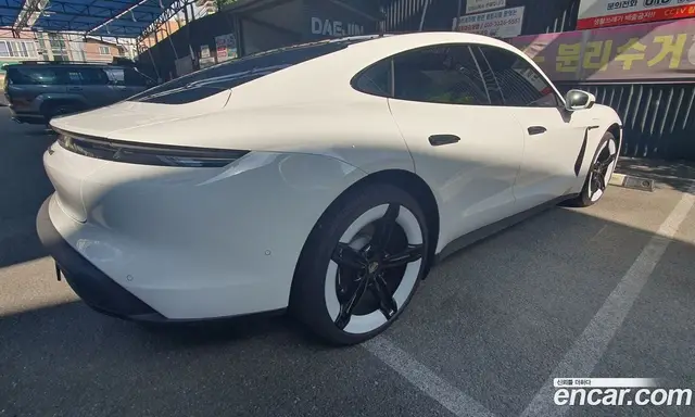Porsche Taycan 2025 автомат (гидро), миниатюра 2