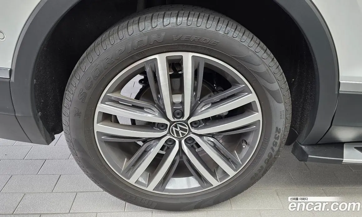 Volkswagen Tiguan 2023 2.0 автомат (гидро), фото 5 Volkswagen Tiguan 2023 2.0 автомат (гидро), фото 5