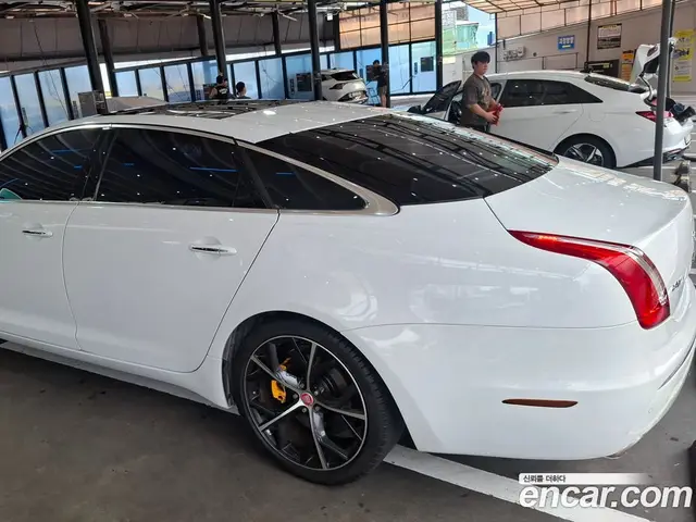 Jaguar XJ 2011 3.0 автомат (гидро), миниатюра 2
