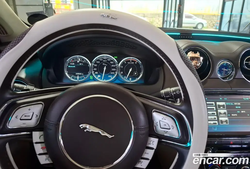 Jaguar XJ 2011 3.0 автомат (гидро), фото 8