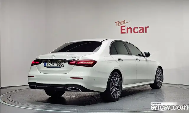Mercedes-Benz E-Class 2023 1.9 автомат (гидро), миниатюра 2