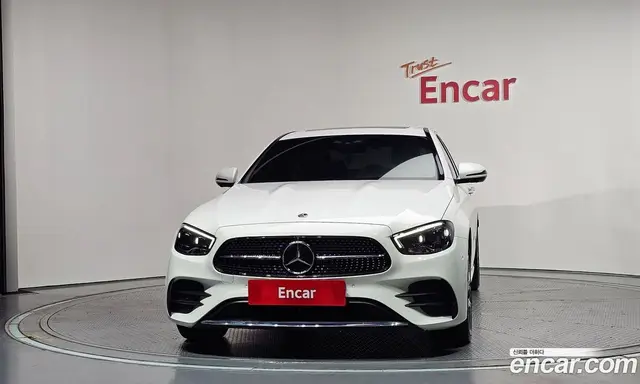 Mercedes-Benz E-Class 2023 1.9 автомат (гидро), миниатюра 3