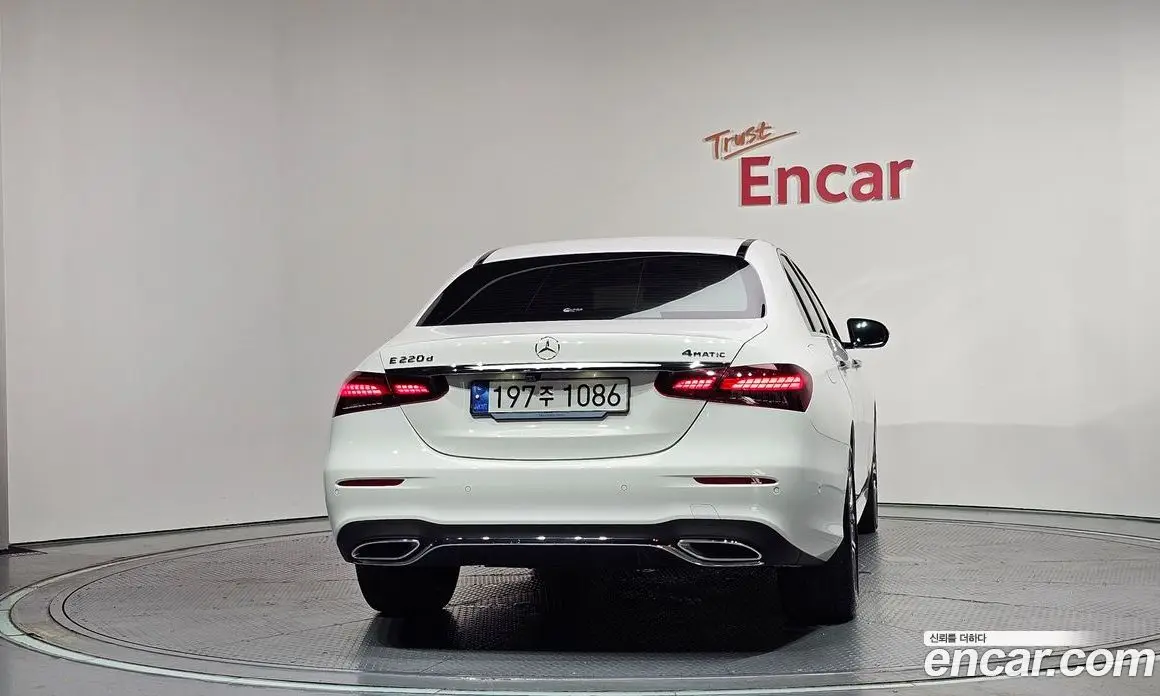Mercedes-Benz E-Class 2023 1.9 автомат (гидро), фото 4