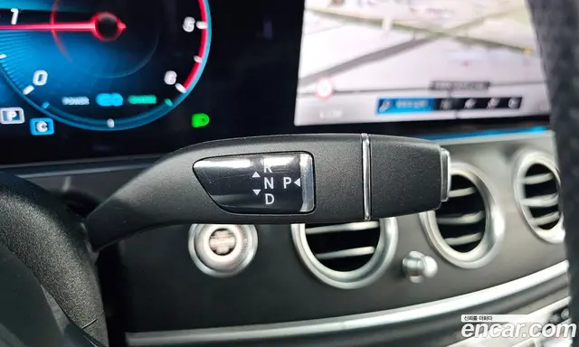 Mercedes-Benz E-Class 2023 1.9 автомат (гидро), миниатюра 9