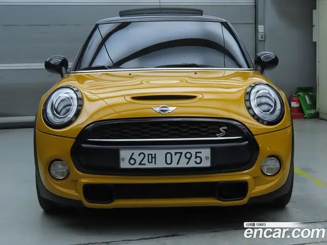 Mini Cooper 2015 2.0 автомат (гидро), миниатюра 2