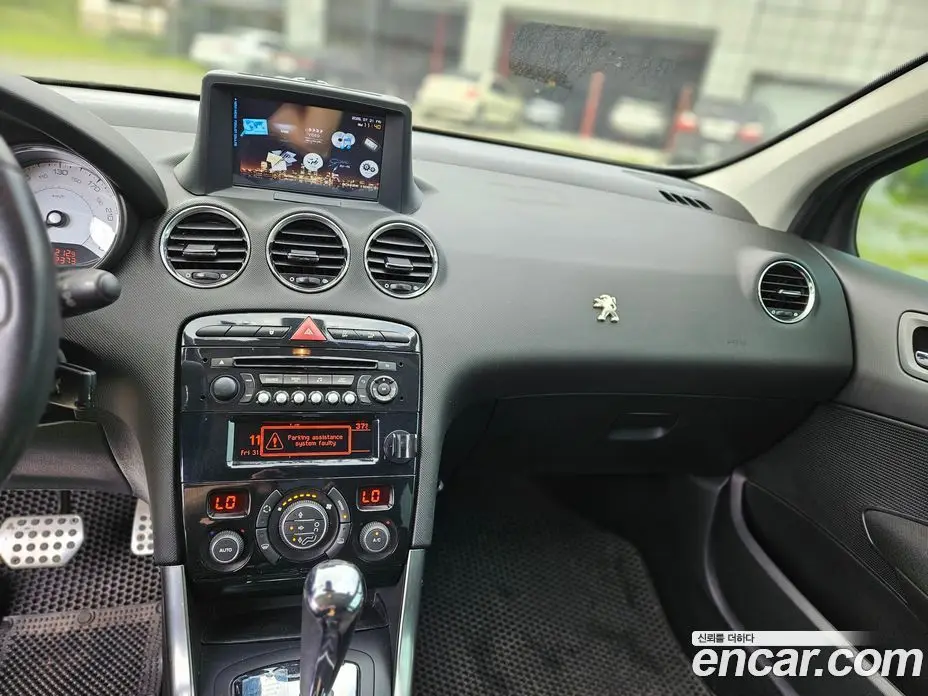 Peugeot 308 2014 1.6 автомат (гидро), фото 12 Peugeot 308 2014 1.6 автомат (гидро), фото 12