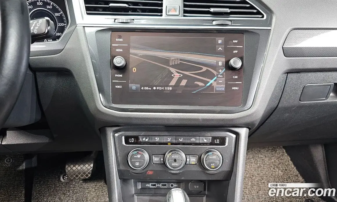 Volkswagen Tiguan 2018 2.0 автомат (гидро), фото 14